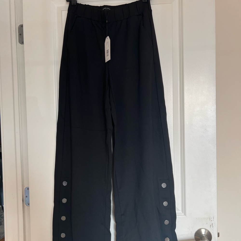 Universal Standard NWT Novelty Button Flare Pant in Black